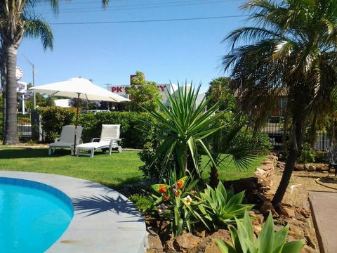 Country Leisure Motor Inn - Redcliffe Tourism 2