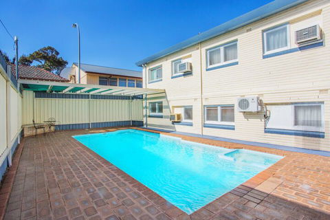 Cowra Motor Inn - Redcliffe Tourism 1