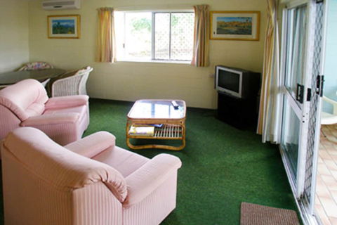 Coral Reef Apartments - Redcliffe Tourism 6
