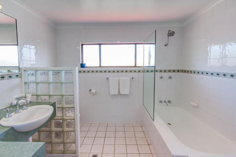 Comfort Inn Marco Polo Motel - Redcliffe Tourism 3
