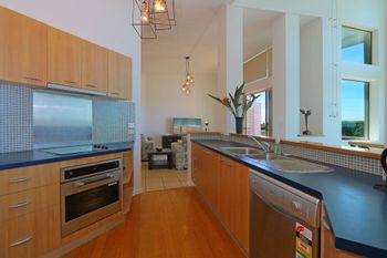 Pacific Royale Penthouse 311 - Redcliffe Tourism 6