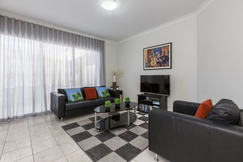 Cottesloe Beach House II - Redcliffe Tourism 5