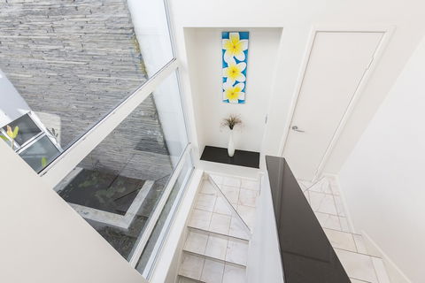 Cottesloe Beach House II - Redcliffe Tourism 1
