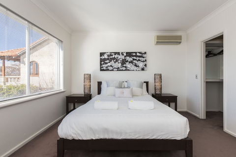 Cottesloe Beach House II - Redcliffe Tourism 3