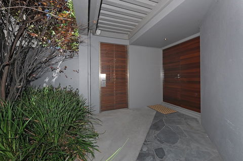 Cottesloe Beach House II - Redcliffe Tourism 0