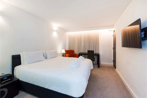 Contemporary Room, Roof Terrace, Stay In The City - Redcliffe Tourism 5