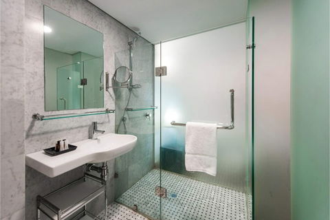 Contemporary Room, Roof Terrace, Stay In The City - Redcliffe Tourism 4