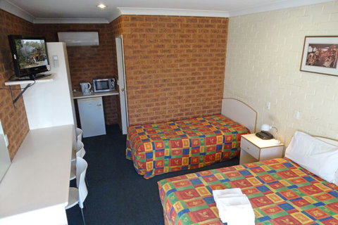 MAS Country Colonial Motor Inn - Redcliffe Tourism 3