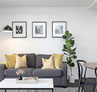 CANBERRA CHIC-Hosted by L'Abode - Redcliffe Tourism