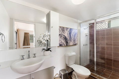 City Stadium Apartment On The Riverfront - Redcliffe Tourism 3