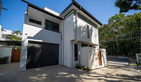 Aria Port Douglas Villas - Redcliffe Tourism 1