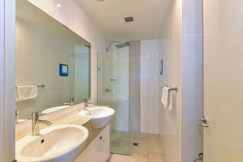Coast Luxury Apartment 32 - Redcliffe Tourism 5