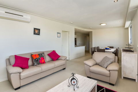 Coast Luxury Apartment 32 - Redcliffe Tourism 6