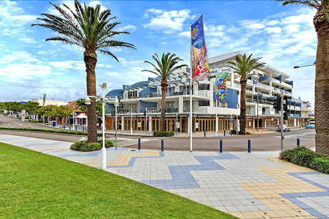 Coast Luxury Apartment 32 - Redcliffe Tourism 0