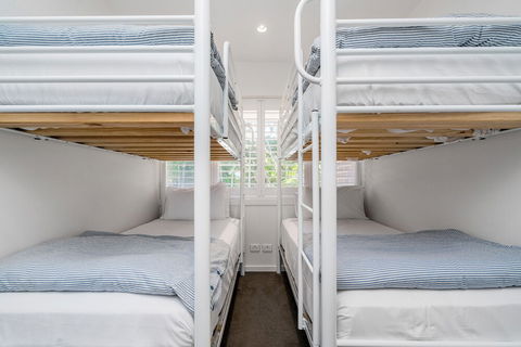 A Perfect Stay - 4 James Cook Apartments - Redcliffe Tourism 3