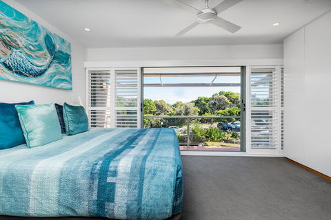 A Perfect Stay - 4 James Cook Apartments - Redcliffe Tourism 6