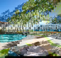 Belle Escapes - Absolute Beachfront Alamanda Resort 14 - Redcliffe Tourism