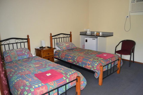 Exchange Hotel Greenbushes - Redcliffe Tourism 1