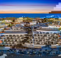 Arise Hedge - Redcliffe Tourism