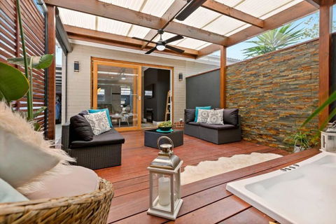 AMORE A Tranquil Retreat With Couples Spa - Redcliffe Tourism 1