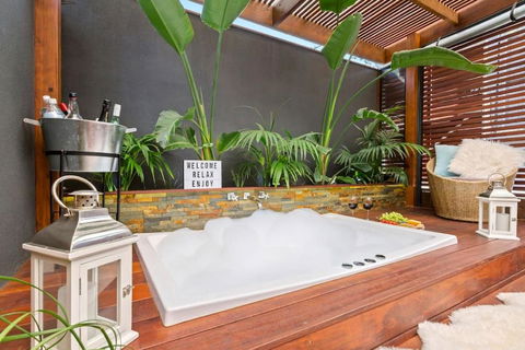 AMORE A Tranquil Retreat With Couples Spa - Redcliffe Tourism 6