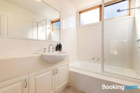 Acqua Vista Water View Fireplace Walk To Beach - Redcliffe Tourism 1