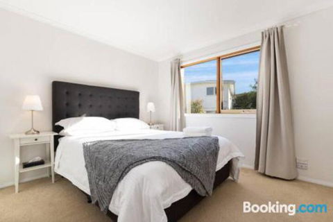 Acqua Vista Water View Fireplace Walk To Beach - Redcliffe Tourism 3