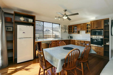 Hillsborough Cottage - Redcliffe Tourism 1