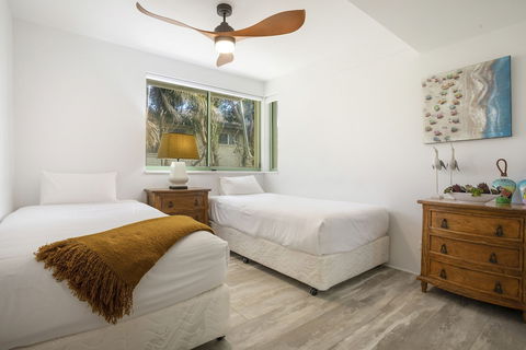 Apartment 2 Surfside - Redcliffe Tourism 1