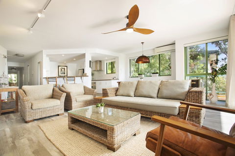 Apartment 2 Surfside - Redcliffe Tourism 5