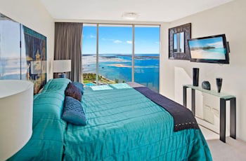 Luxury 3BR Apt With Incredible Views - Redcliffe Tourism 4