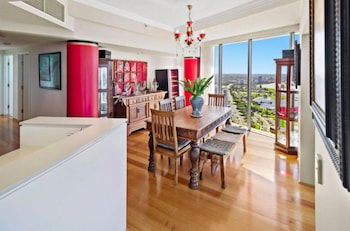 Luxury 3BR Apt With Incredible Views - Redcliffe Tourism 0
