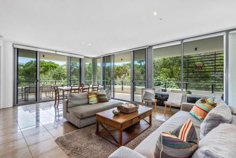 COTTON BEACH 94 MID FLOOR PENTHOUSE - Redcliffe Tourism 4