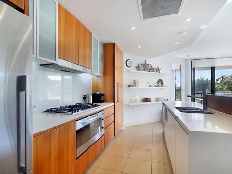 COTTON BEACH 94 MID FLOOR PENTHOUSE - Redcliffe Tourism 1