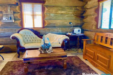 Amarina Farm Stay & Gardens - Redcliffe Tourism 3