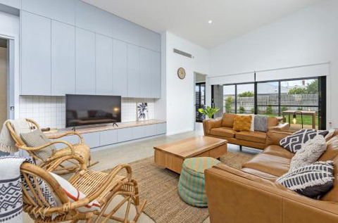 Allure On Barclay - Redcliffe Tourism 0