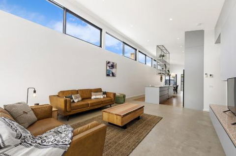 Allure On Barclay - Redcliffe Tourism 1