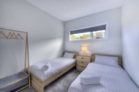 Archella 2 - Beautifully Appointed, Close To Golf Course & Play Ground - Redcliffe Tourism 5
