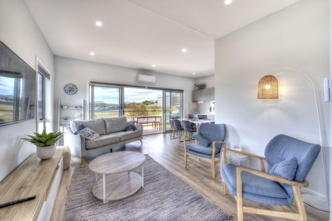 Archella 2 - Beautifully Appointed, Close To Golf Course & Play Ground - Redcliffe Tourism 3