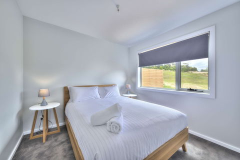 Archella 2 - Beautifully Appointed, Close To Golf Course & Play Ground - Redcliffe Tourism 2