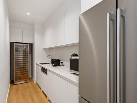 Fairway Views - Redcliffe Tourism 3