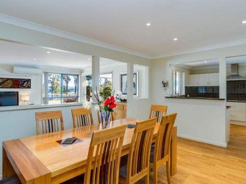 Loralyn In Sanctuary Point 4pm Check Out Sundays - Redcliffe Tourism 6