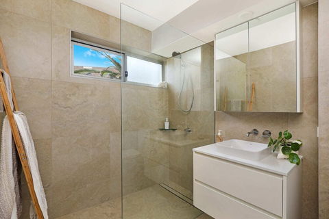 SPECTACULAR OCEAN FRONT Sounion6 - Redcliffe Tourism 4