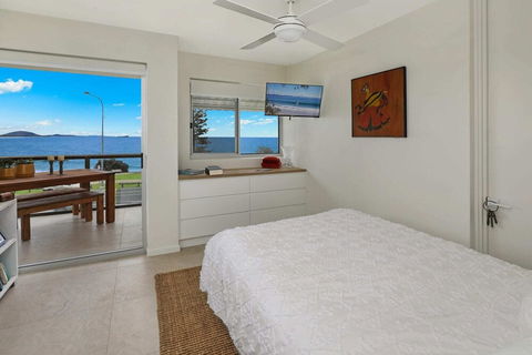 SPECTACULAR OCEAN FRONT Sounion6 - Redcliffe Tourism 0