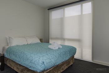 Stylish 3 Bedroom Condo - Redcliffe Tourism 4