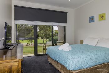 Stylish 3 Bedroom Condo - Redcliffe Tourism 6