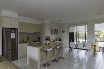 Stylish 3 Bedroom Condo - Redcliffe Tourism 3