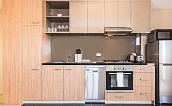 Executive Stay - Redcliffe Tourism 0