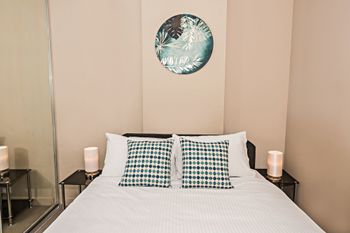 Executive Stay - Redcliffe Tourism 4