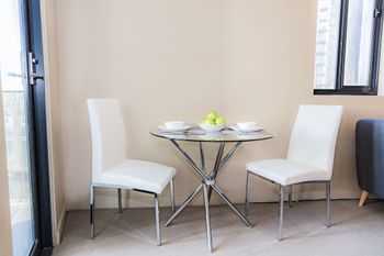 Executive Stay - Redcliffe Tourism 6